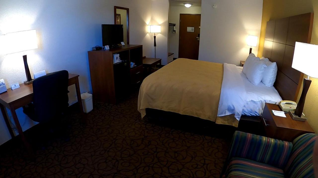Quality Inn & Suites Manistique Exterior photo